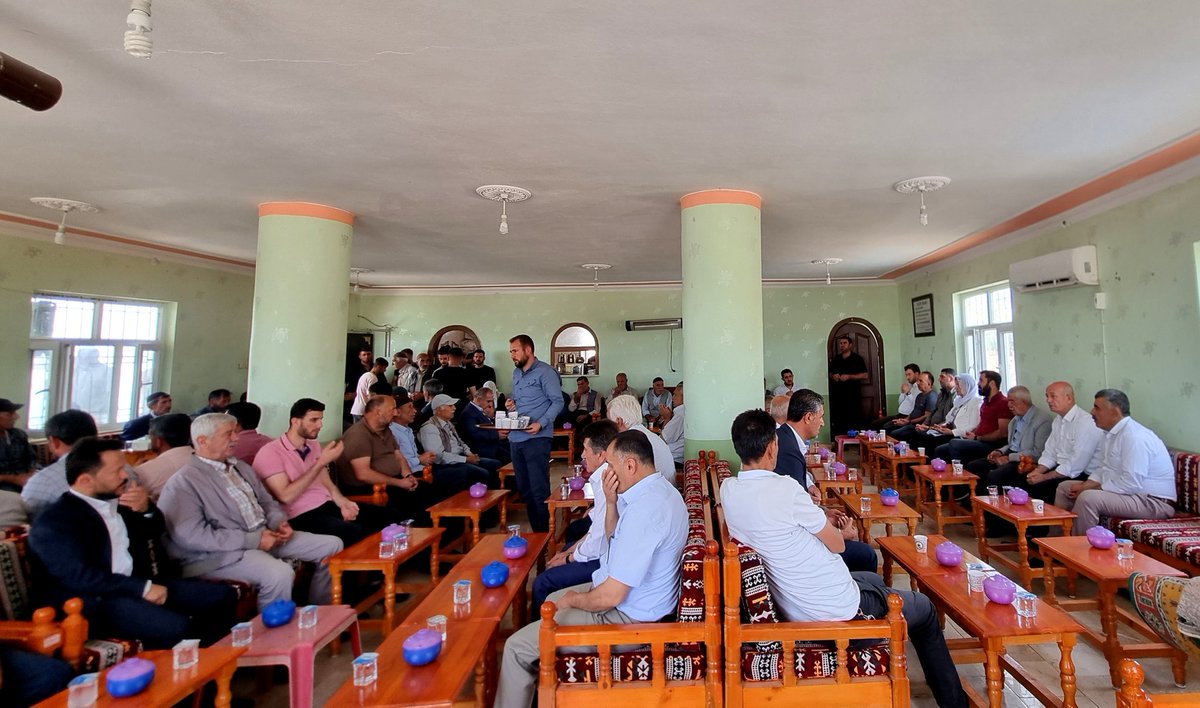 Kepoluasuna's tweet photo. 📍EĞİL
#Haydan mahallesinde, vefat eden mahalle muhtarımız Selahattin UMAY’ın ailesine taziye ziyaretinde bulunduk.
Merhuma Cenab-ı Allah’tan rahmet, ailesine başsağlığı ve sabır diliyorum.
Rabbim mekânını cennet eylesin. 🤲 https://t.co/VcdhC9xLQS