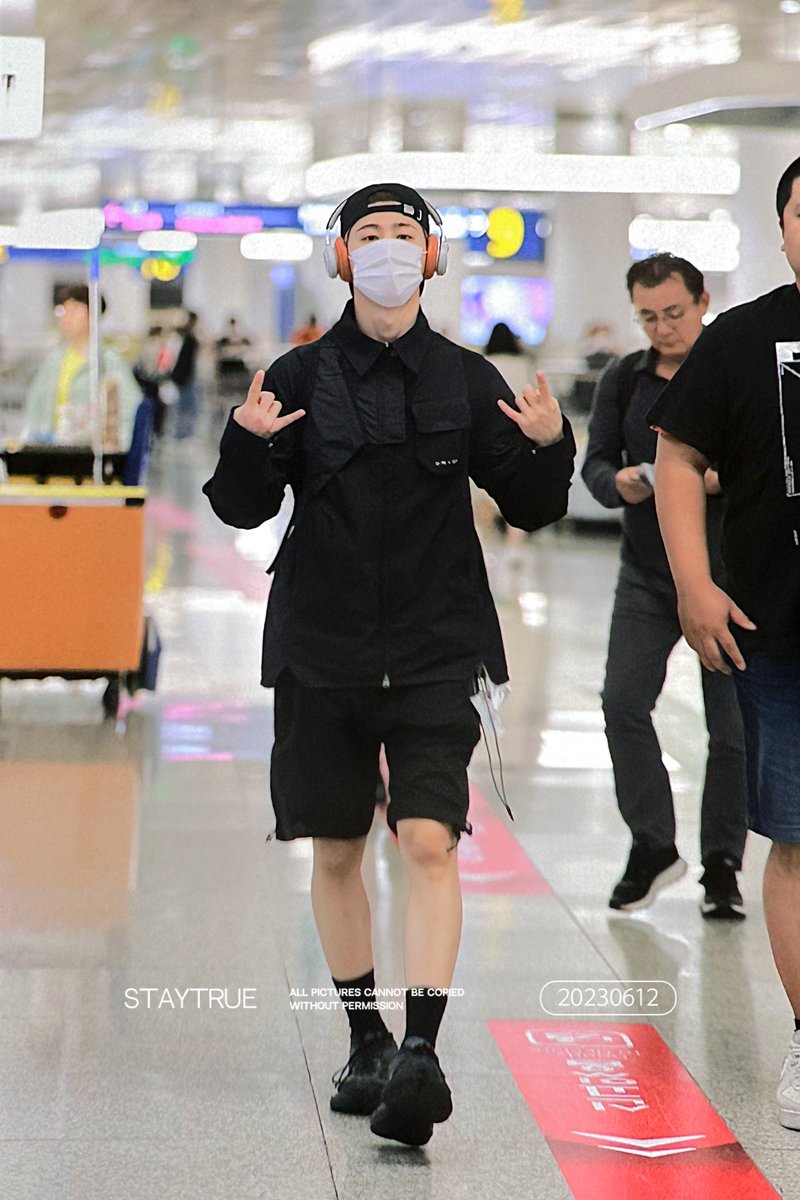 staytrue_kr's tweet photo. 230612 ICN ..얼딩가타요🎶 가서 푹 쉬어 한빈아 고생많았다~~~! #비아이 #한빈 https://t.co/k8iAicZpmg