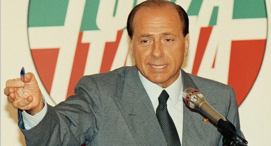 Se ne va il più grande statista degli ultimi 30 anni. #SilvioBerlusconi riposi in pace
