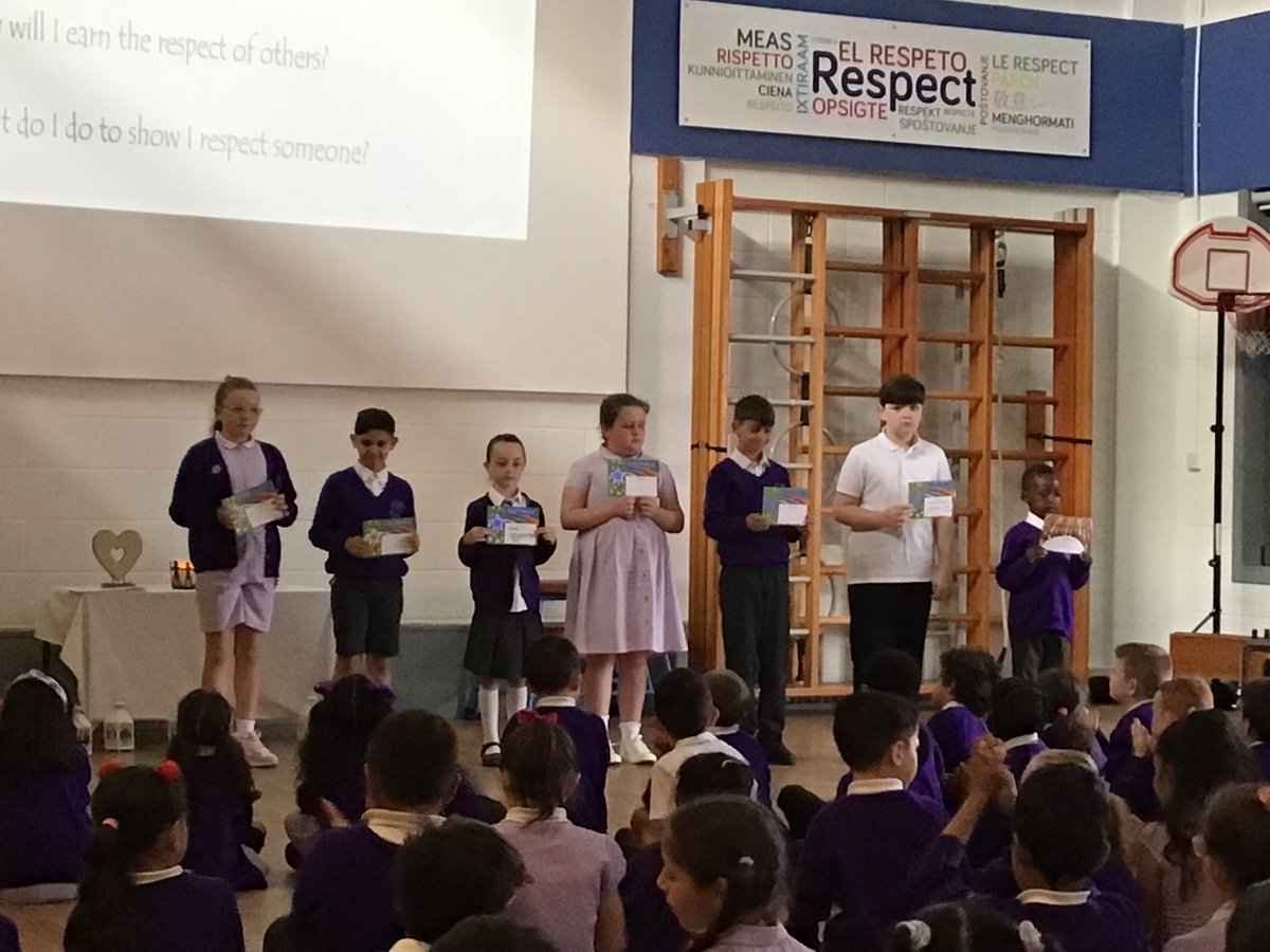 Celebrating with our stars of the week and also those children who received a golden letter during half term. They are wearing their badges with pride. Well done everyone. #proudheadteacher