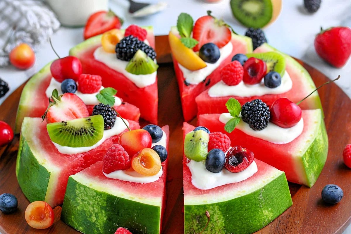 #Vegan Watermelon Pizza - The Ultimate Summer Snack! 
#Watermelon #HealthyEats #VeganCreamCheese #Yoghurt 
momontimeout.com/watermelon-piz…