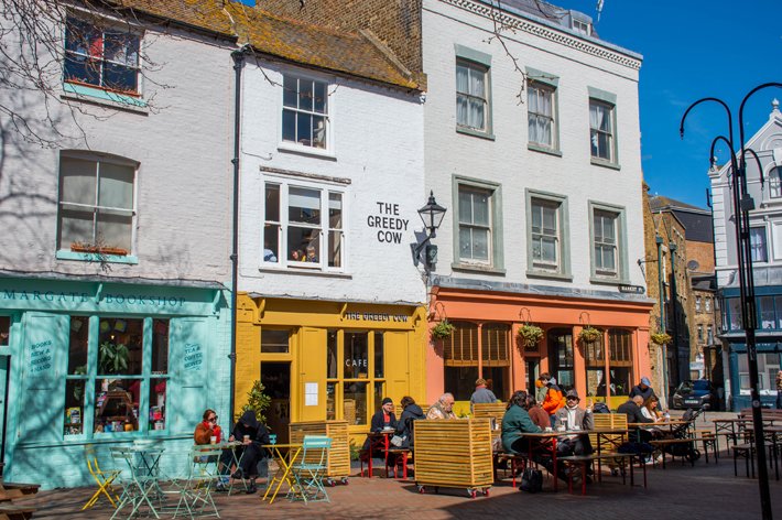 TRAVEL REVIEW: Artists love it, millennial creatives live in it and a TV series was filmed there, but #Margate in #Kent is still nicely rough around the edges, says @ClareJenkins13 
on-magazine.co.uk/travel/uk-revi… @DiscoverThanet  @Walpolebayhotel
