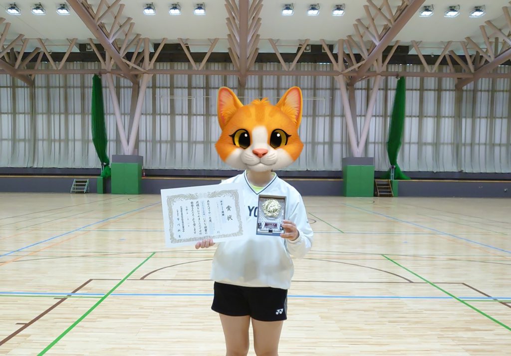 bisen_graphic's tweet photo. 【✨快挙✨】
本日行われた北専各連札幌支部スポーツ事業の大会「バドミントン🏸女子シングル戦」で、グラ1年生が優勝‼️キレイな盾を持って教室に凱旋✨お疲れ様&おめでとう🎉
#bisn #グラフィック #有言実行 #素晴らしい #この調子で体育祭も頑張りましょう👍#課題もね https://t.co/5DBnJQqBvz