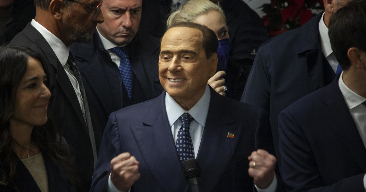 Libero_official's tweet photo. Silvio Berlusconi, addio all'uomo che ha conquistato e rivoluzionato l'Italia  https://t.co/NYREhOiutY https://t.co/IqwBfs69OP