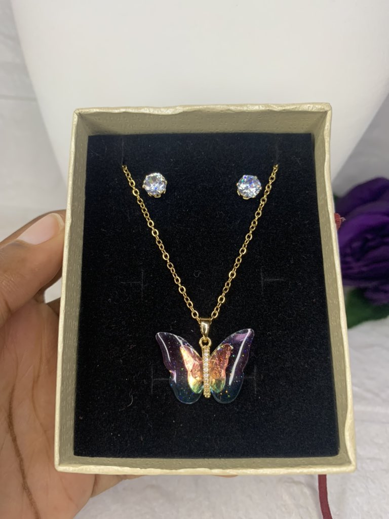 oladjewels's tweet photo. This is what we do best; pick out the very best jewelry so that you can look gooood

Material: Steel necklace, non tarnish 💯 

Price: 2500 (boxed)💐

#OAUTwitter https://t.co/9Jnuippyv7