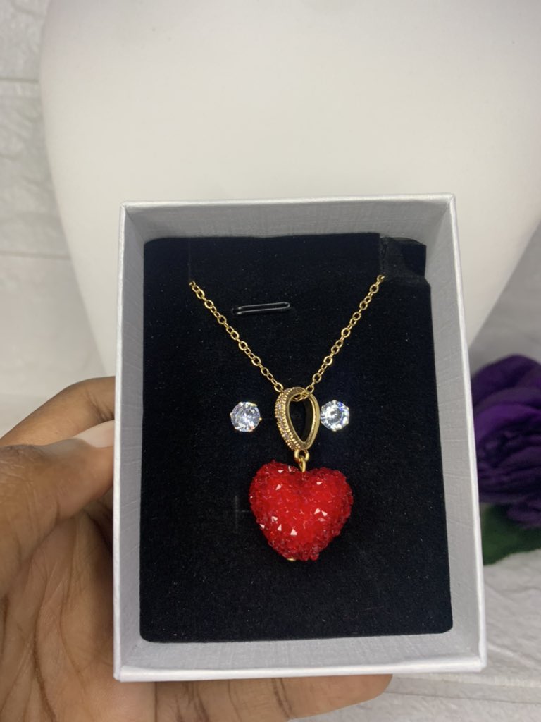 oladjewels's tweet photo. This is what we do best; pick out the very best jewelry so that you can look gooood

Material: Steel necklace, non tarnish 💯 

Price: 2500 (boxed)💐

#OAUTwitter https://t.co/9Jnuippyv7