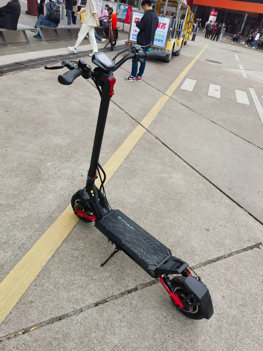 Use the Okuley M10 dual motor electric scooter to shuttle between cities.🛴💨
At the same time to meet your customized needs.👍
More information👇
huidongscooters.com

#electricscooter #escooter #Okuleyscooter