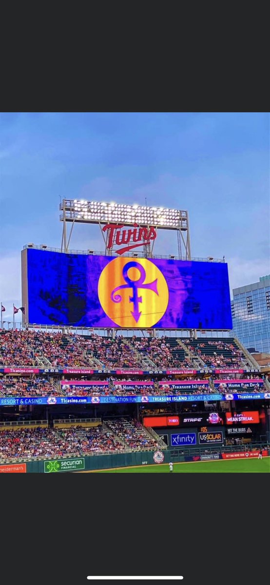 sheritage_'s tweet photo. Minnesota Twins &amp; Prince!💜 https://t.co/YmJSMqooXP
