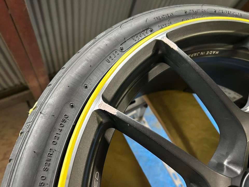 Atelier_RL's tweet photo. ホイールリペア進行中！

#aterielrl
#ｱﾄﾘｴｱｰﾙｴﾙ
#totalrepair
#ﾄｰﾀﾙﾘﾍﾟｱ
#ﾎｲｰﾙﾘﾍﾟｱ
#ガリ傷 https://t.co/Y336gcIVUn