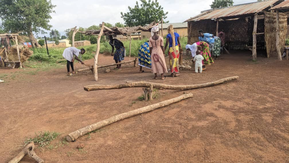CESC_TOGO's tweet photo. 📌 Nous sommes maintenant dans la deuxième journée de notre projet #Eco_Gril, où l'accent est mis sur la salubrité au niveau du marché de #Bapure dans la commune de #Dankpen3 ! 

🔹 Ensemble, nous prenons des mesures concrètes pour créer un environnement propre et sain…1/2⬇️ https://t.co/EFclDyP6bM
