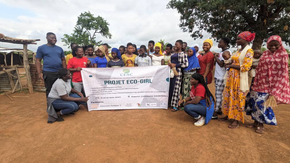 CESC_TOGO's tweet photo. 📌 Nous sommes maintenant dans la deuxième journée de notre projet #Eco_Gril, où l'accent est mis sur la salubrité au niveau du marché de #Bapure dans la commune de #Dankpen3 ! 

🔹 Ensemble, nous prenons des mesures concrètes pour créer un environnement propre et sain…1/2⬇️ https://t.co/EFclDyP6bM