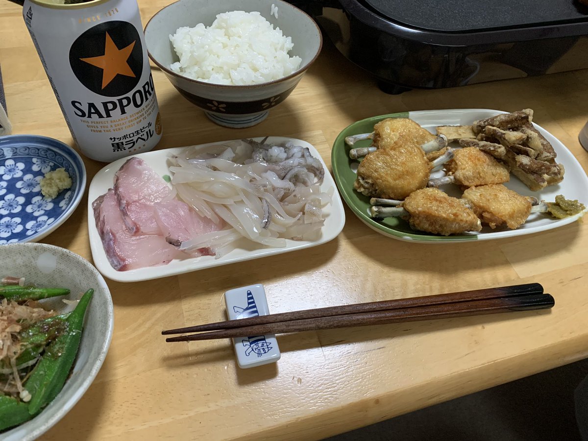 nikujaga15's tweet photo. 只今実家に帰省中です
イカ刺しで乾杯
 #料理  #お酒  #晩酌  #ツイッター晩酌部
 #おうちごはん https://t.co/3SOQB09OfR