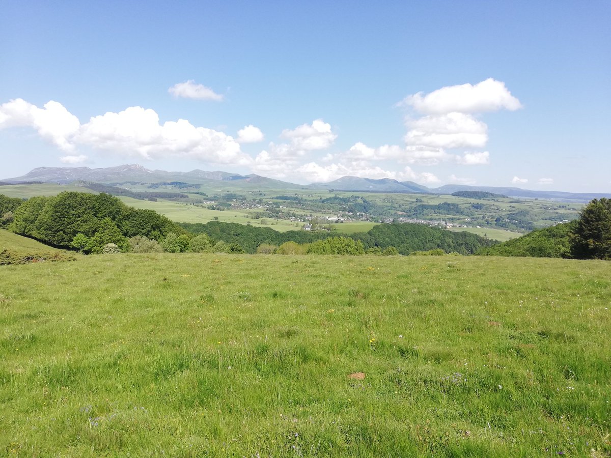 LETADIC7's tweet photo. "Cher Maître. Vous avez bien voulu me confier l'évaluation d'un domaine agricole dans le cadre d'une succession. Je vous remercie et vous envoie à l'occasion de mon déplacement cette magnifique carte postale.
Bien à vous.
Cyril LE TADIC"
#expertsfonciers #valeurvénale https://t.co/vbfx2ubxQY