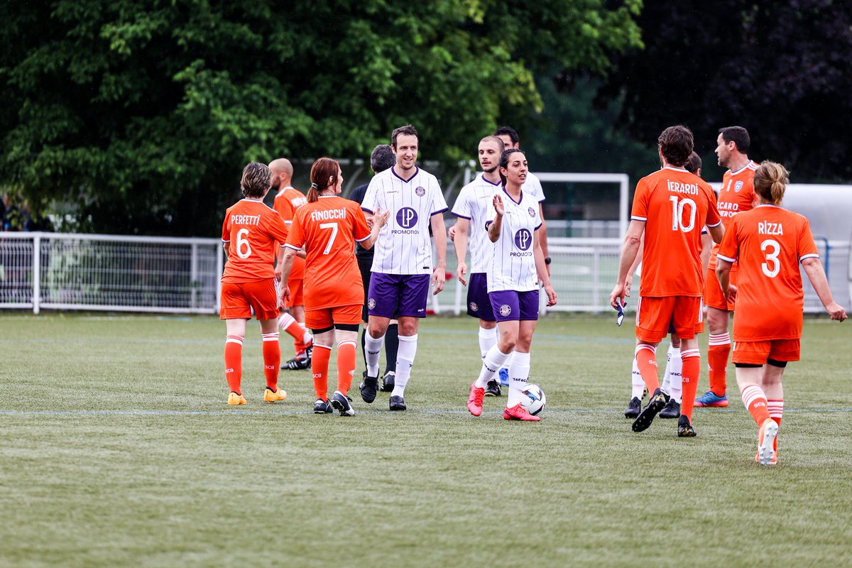 Toulouse FC (@toulousefc) on Twitter photo Aujourd'hui, le #TournoiDesSoignants a lieu sur les terrains annexes du Stadium, organisé par le TéFéCé, la <a href="/LFPfr/">Ligue de Football Professionnel</a> et la <a href="/laFHF/">FHF</a>.
1️⃣6️⃣ équipes hospitalières de différents CHU de France s'affrontent, habillées aux couleurs du club de leur ville.
Bons matchs à toutes et tous 🤝 ! Aujourd'hui, le #TournoiDesSoignants a lieu sur les terrains annexes du Stadium, organisé par le TéFéCé, la <a href="/LFPfr/">Ligue de Football Professionnel</a> et la <a href="/laFHF/">FHF</a>.
1️⃣6️⃣ équipes hospitalières de différents CHU de France s'affrontent, habillées aux couleurs du club de leur ville.
Bons matchs à toutes et tous 🤝 !