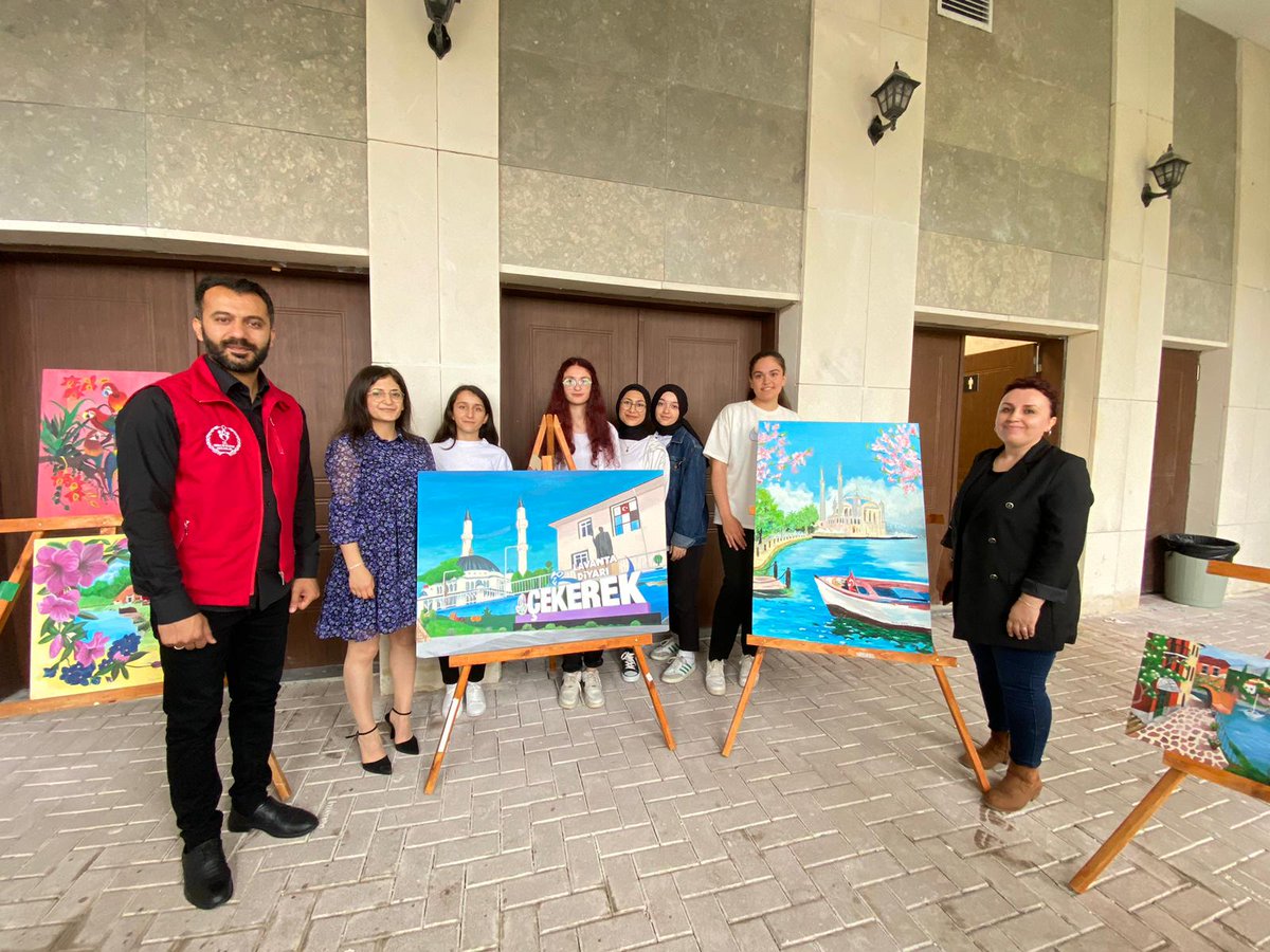GSB_CekerekGm's tweet photo. Gençlik Merkezi Gönüllülerimizin de içerisinde bulunduğu, 15 Temmuz Şehitler Anadolu Lisesi öğrencilerinin düzenlemiş olduğu Resim Sergisini ziyaret ettik. Birbirinden güzel eserleri ortaya çıkaran gençlerimize, başarılarının devamını dileriz.
#GSBGM https://t.co/GRq4oAjaM1