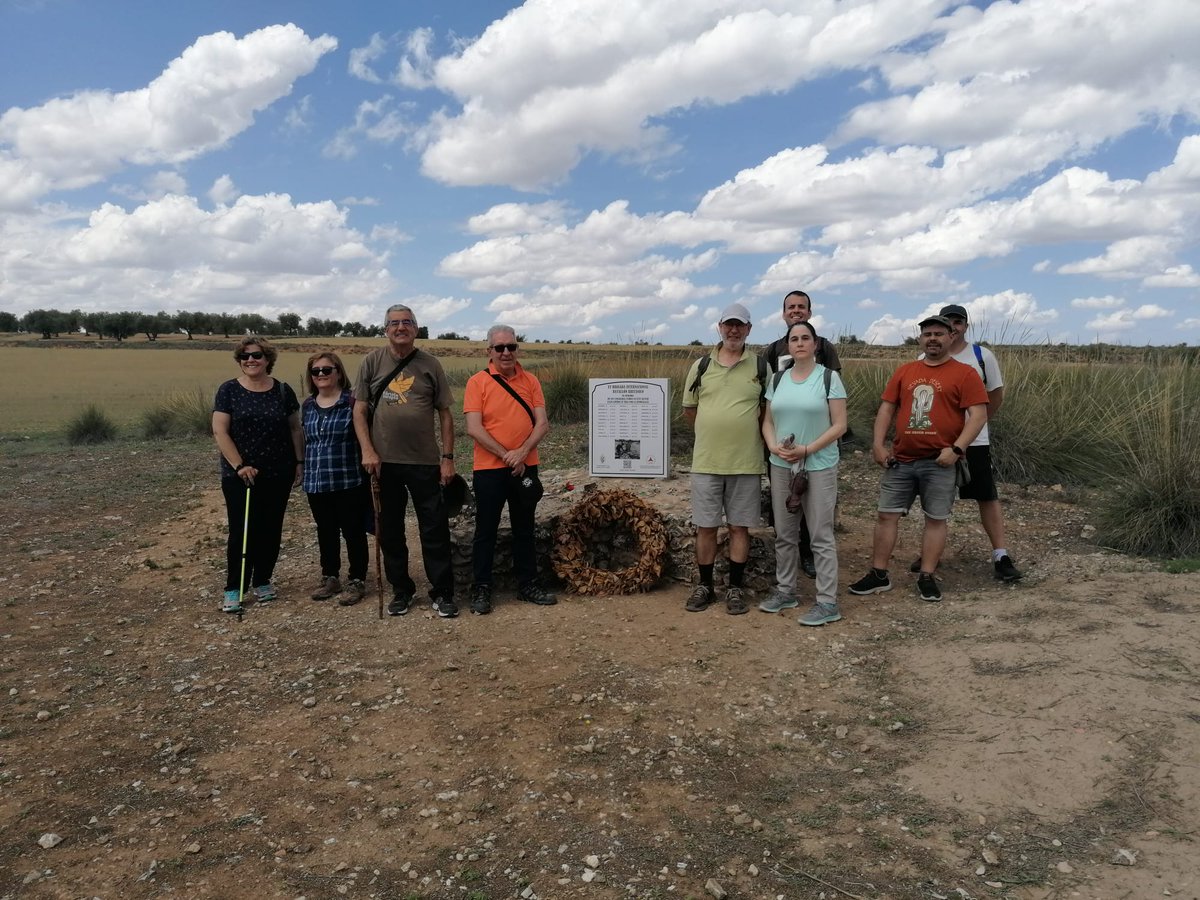 Este domingo hemos guiado a los amigos del Seminario de Historia Local de Pinto por los escenarios de la Batalla del #Jarama. No paramos de divulgar nuestro Patrimonio e Historia. ¡Gracias! #battleofjarama #spanishcivilwar #internationalbrigades