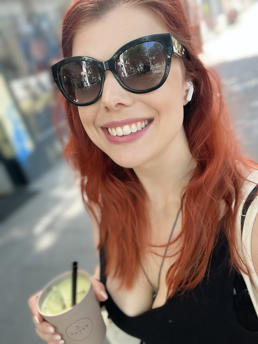 Freche News incoming: Erst am Sonntag werde ich wieder streamen. Morgen geht’s für mich nach Frankfurt und bin als Speaker Teil des Social Impact Forums. Danach geht’s nach Berlin zum Business Creator Summit. Gönne mir danach ein paar Tage in Berlin.
Freue mich auf die Zeit. 🔥