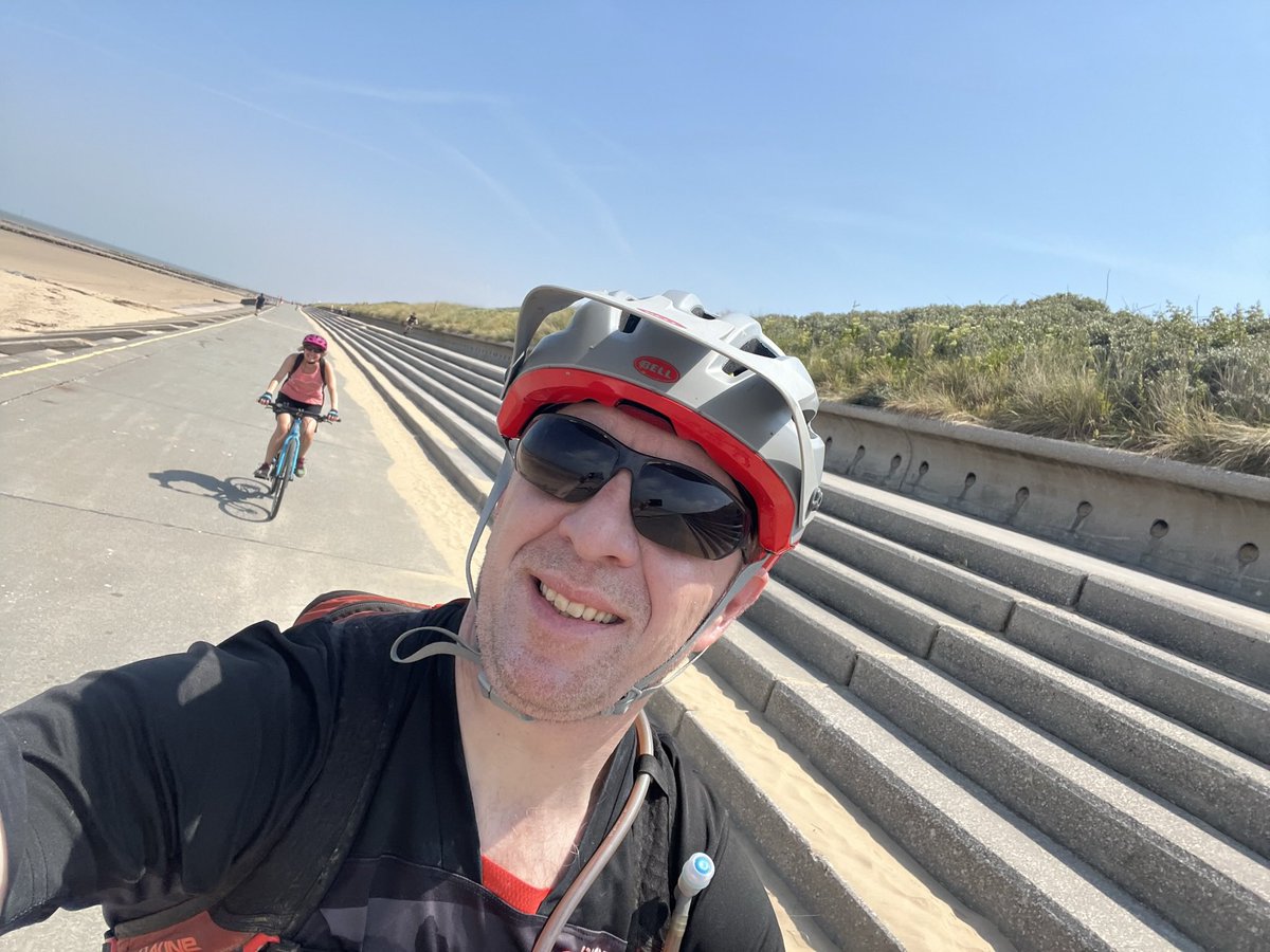 ColetteWarbrook's tweet photo. A most enjoyable weekend featuring two of my fave things ๐ด & ๐ in North Wales with two of my fave people.
#familyadventures #NorthWales #familycycling #talacrebeach #rhyl #prestatyn https://t.co/Qt871VcXgC