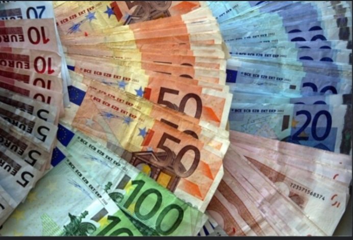 amores (dinheiro) vícios (dinheiro) obsessões (dinheiro) 😻