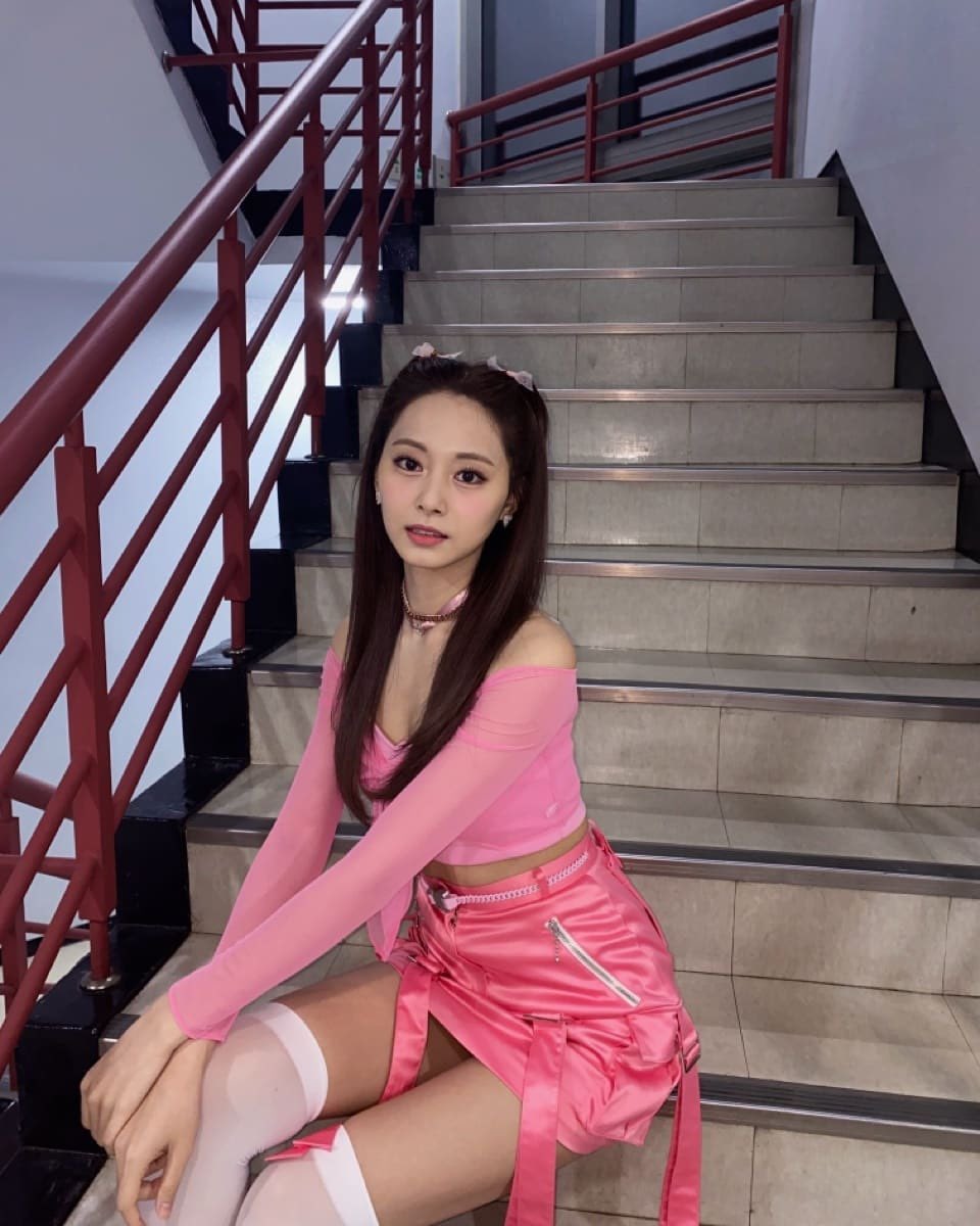 99i97s's tweet photo. 🌸🖤 https://t.co/H1tI1BcyX2