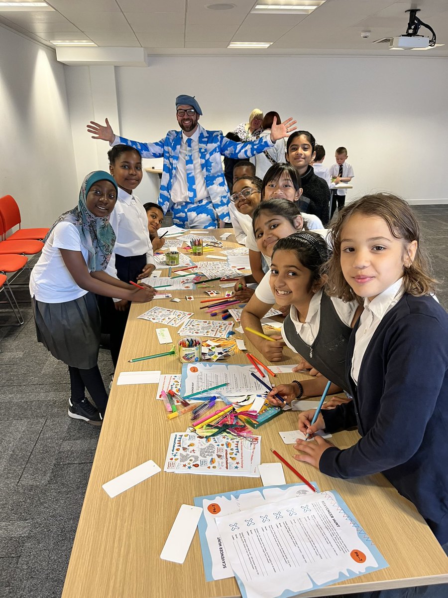 StillMags's tweet photo. #FMReadChallenge celebration here in Glasgow and we’re making book marks! @scottishbktrust https://t.co/JuyyGlo01J