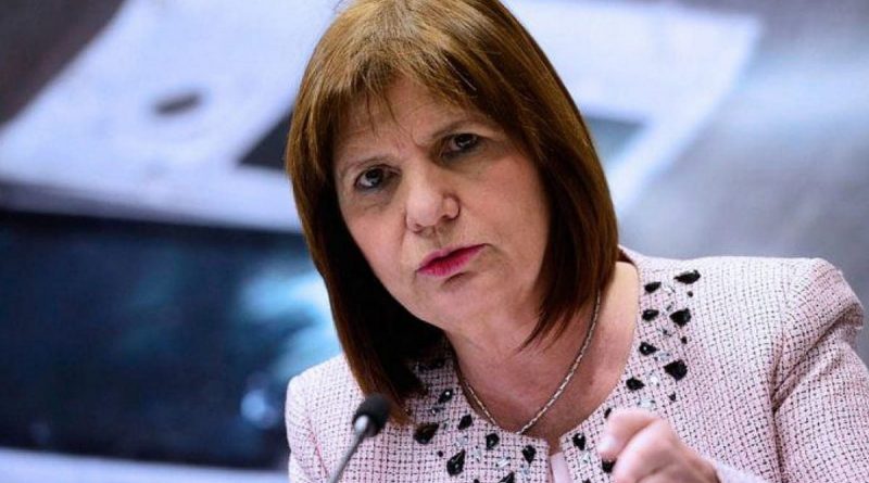 periferiacts's tweet photo. “No somos un país universitario”, dijo la precandidata a Presidenta de Juntos por el Cambio @PatoBullrich y planteó su propuesta de ajuste a las universidades con datos falsos sobre la educación superior. Mentir para planificar políticas públicas.
https://t.co/65KRQxEl9X https://t.co/O7YnYoBAwe