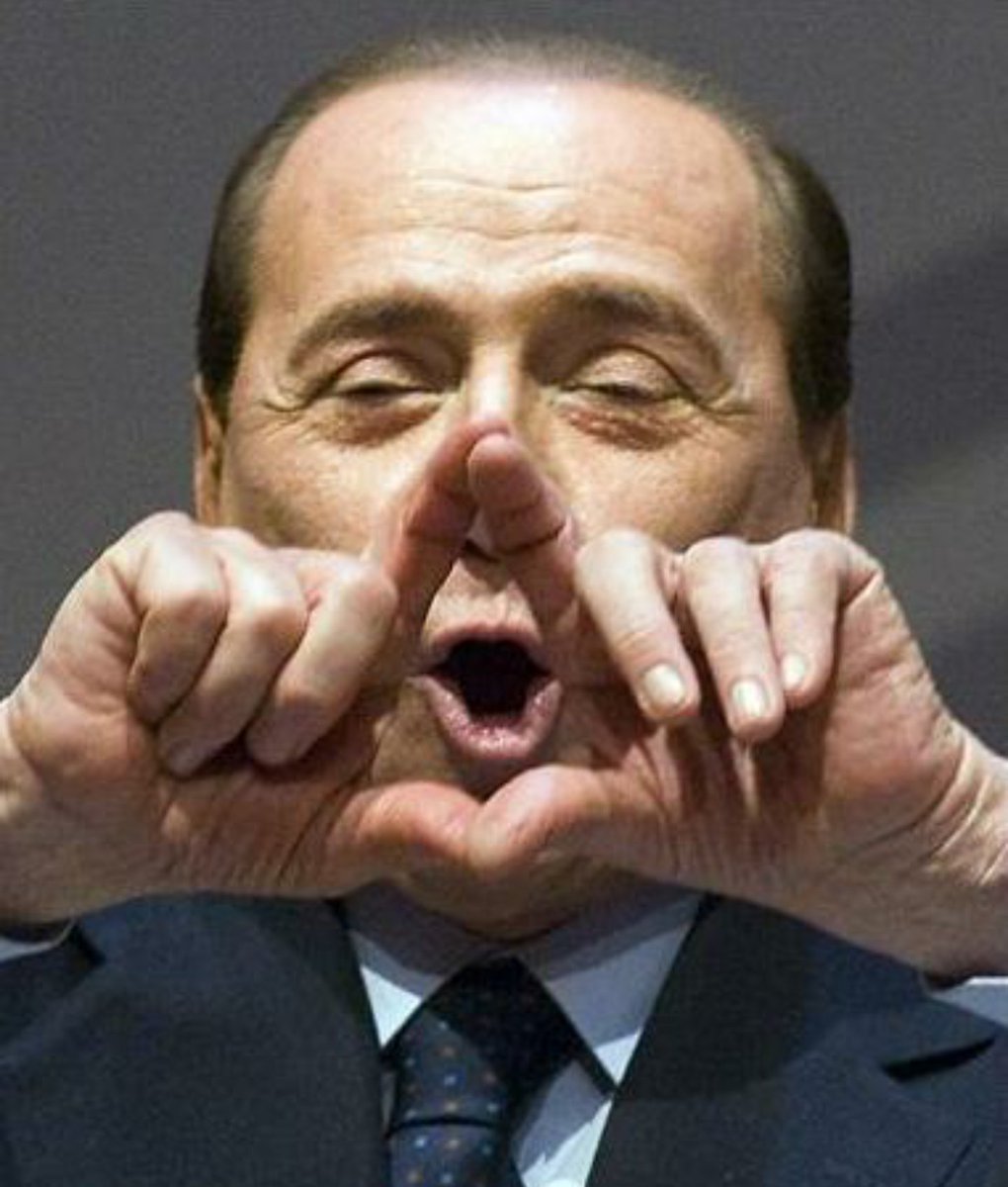 stefanopicone's tweet photo. Addio Imperatore 🖤
#Berlusconi https://t.co/66IgMHMZuU
