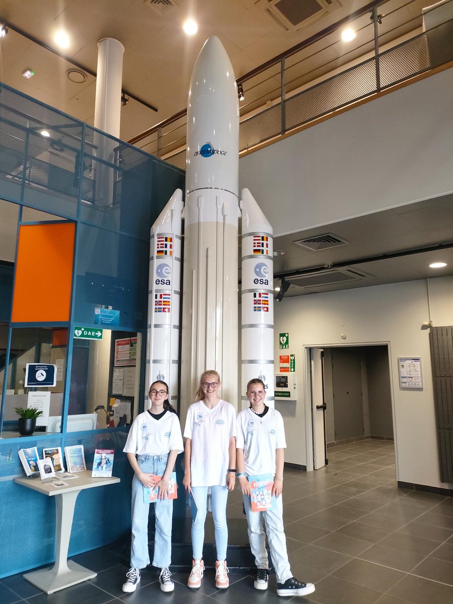 Delph__29's tweet image. Et présentation "en vrai" de la SmarTTable lors de la journée de valorisation des projets #YesWeCode de l'@acrennes au Musée des Transmissions de Cesson Sévigné avec des ambassadrices au top !!!