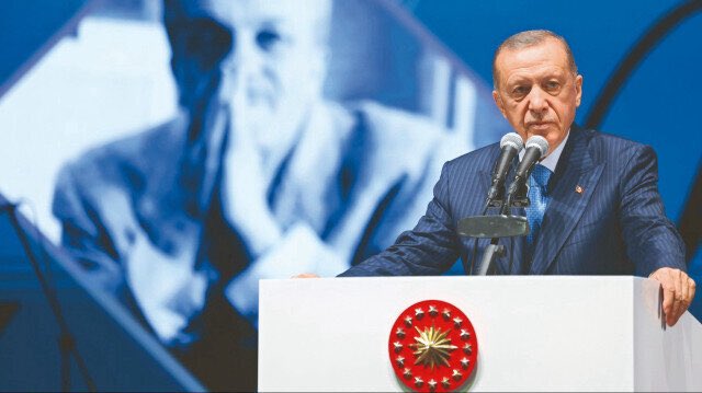 BirnurYagiz's tweet photo. Cumhurbaşkanımız Sn. Recep Tayyip Erdoğan, Kılıçdaroğlu' nun kırsal kesimdeki seçmenlere sarfettiği sözler için:
"Sırf oy tercihlerinden dolayı kimse vatandaşa parmak sallayamayacak. Milletimizi kimse makarnacı, kömürcü, cahil göbeğini kaşıyan adam diye tahkir edemeyecek” dedi. https://t.co/zAjxehQx8p