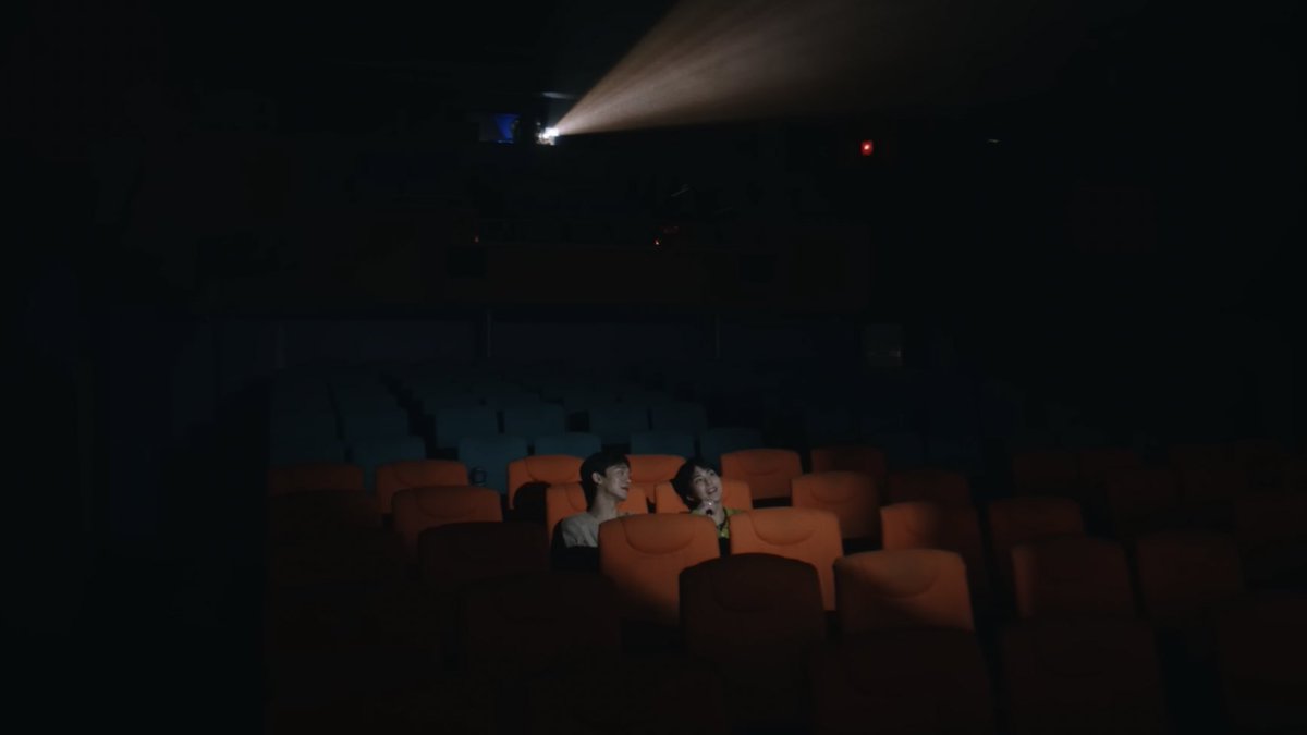 This Xiumin and Chen moment inside the cinema 🫶🏻🥹