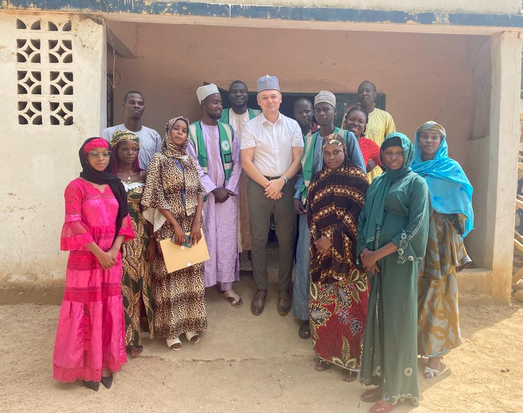 CanadaCameroon's tweet photo. 🇨🇦 in the Far North: So impressed to meet the strong Government & Civil Society actors in Maroua working to promote Education, end early marriage & gender based violence to empower youth to realize their ambitions. We are together #HeforShe #APAD #AVLF #ADELPA #CESOQUAR #MINEDUB https://t.co/hPwQId6hHG