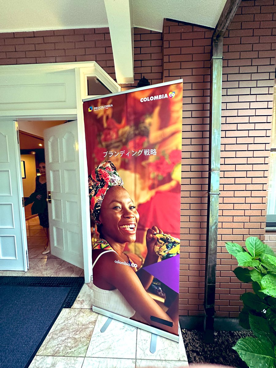 juancagomeza's tweet photo. Colombia destino mundial de salsa 💃
Promocionamos el potencial del turismo de reuniones con la principal asociación, academias, y aliados de la industria de viajes 🇯🇵. Los japoneses se conectaron con la música y bailes para visitar a 🇨🇴 @EmbColombiaJap @PROCOLOMBIACO https://t.co/Hov2OGpHFm