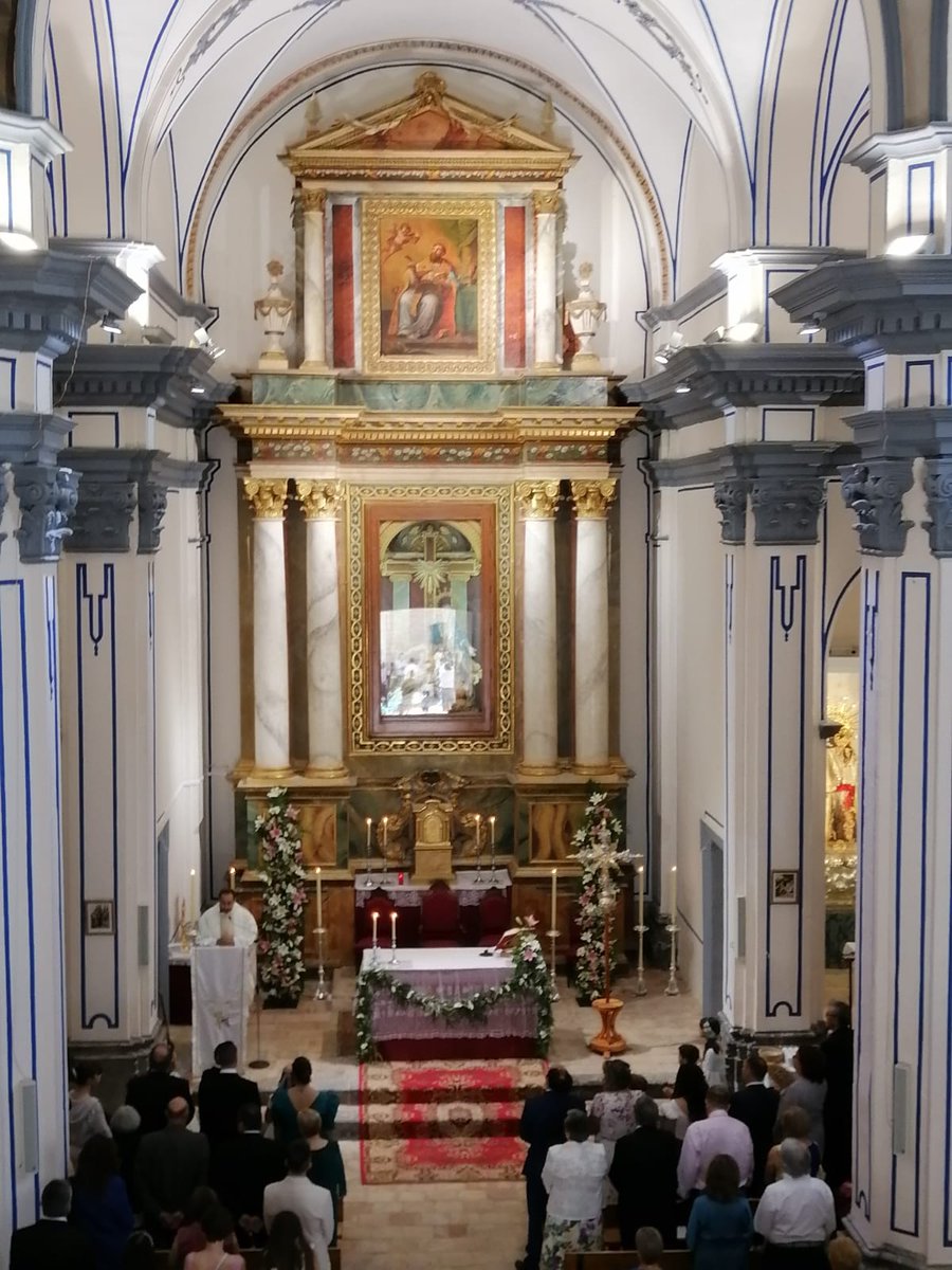 Ayer se celebró como es #tradición la fiesta del #CorpusChristi y con ella las comuniones de los niños de #Montán ; este año tomaron su 1ª Comunión muchos niños, de forma que la misa se realizó en el Convento y la posterior procesión también partió del mismo sitio.
