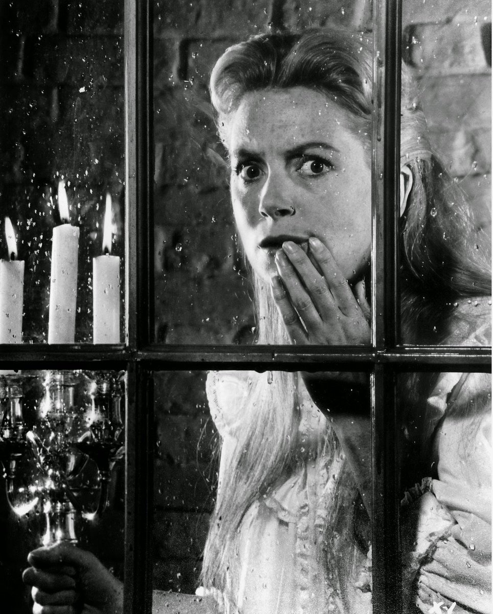 𝔸𝔾𝔼ℕ𝔻𝔸

La superba adaptació de la novel·la "Un altre pas de rosca" de Henry James posa el punt final a l’edició d’enguany de #FantasmagoriesDesig amb la col·laboració de <a href="/casaparaula/">Casa de la Paraula - Xoroi ed.</a>

filmoteca.cat/web/ca/film/in…