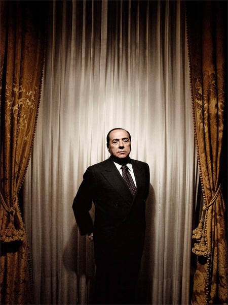 Per ricordare chi ha fatto la storia, sotto ai riflettori del tributo emotivo, la luce rimanga accesa anche sul retroscena.

#SilvioBerlusconi