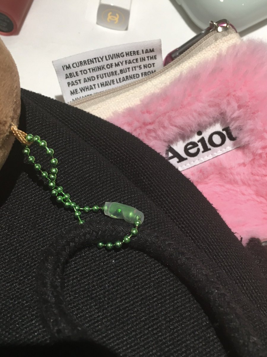 kyurimanju's tweet photo. 볼체인보호캡 대신에
실리콘 내경2mm 써도좋다해서!!!!
써봤다.  굿이다. 👍
첨에 좀 너무 꽊껴서 당황했는데
(혹시안맞는거아닌가..싶어서)
몇번하니까 능숙해짐!!!!
생각보다 더더 꽉껴서 보호만큼은 완벽한듯합니다 낄때 손이 쪼매아프다만.. https://t.co/zuRk12GwRL