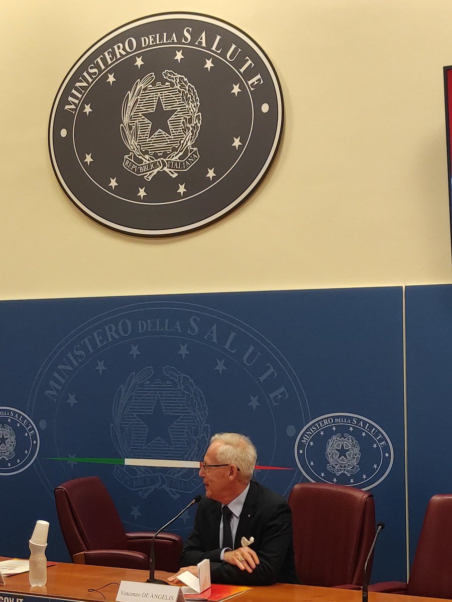 "Solo il 2,7% della popolazione dona. Di questi solo un terzo è donna e  si dona poco plasma. Sono questi gli squilibri che dobbiamo affrontare tutti insieme". Sono le parole del direttore De Angelis, oggi al <a href="/MinisteroSalute/">Ministero della Salute</a> a presentare la campagna #donasangue e #donavita