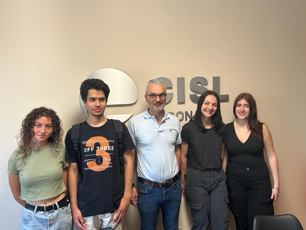 cislverona's tweet photo. 🟢 La #cisl scaligera ospita i ragazzi in alternanza scuola lavoro #lavoro #giovani 👇 https://t.co/SzBjdf7Xu2