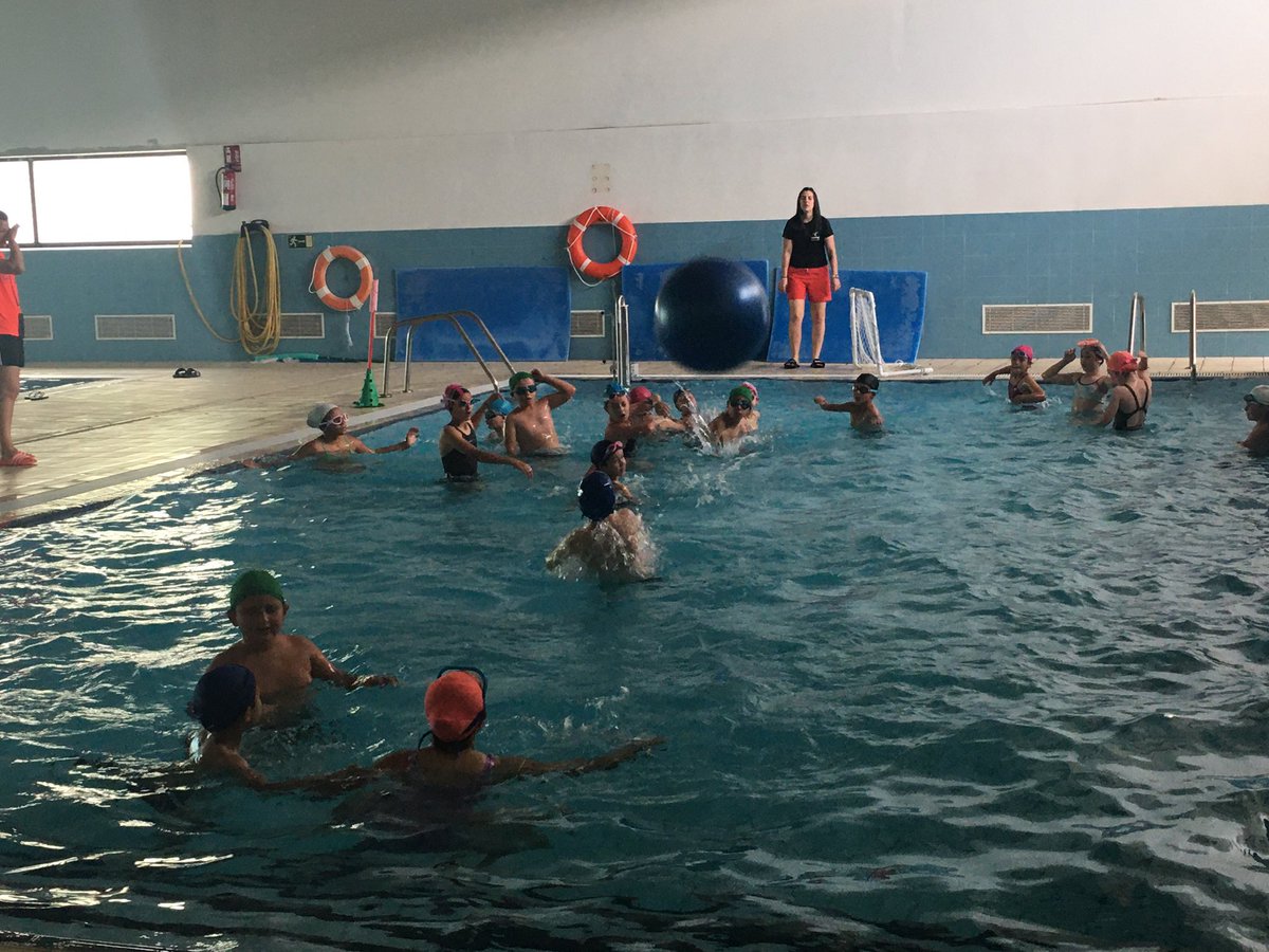 Ponemos fin hoy a las sesiones de natación que este curso han formado parte de la programación de #educacionfisica   

Muchas gracias a nuestra monitora <a href="/Jessikin14/">Jessikin</a> por su implicación.