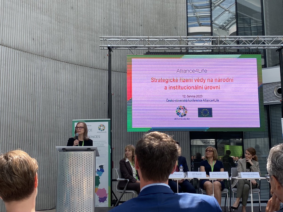 PavelTomancak's tweet photo. Silvia Pastoreková from Biomedicine Center of the Slovak Academy of Sciences
@AkademiaVied describes how her institution took inspiration from @CEITEC_Brno in most aspects of running a modern scientific institution. The fruit of the networking enabled by #AllianceforLife https://t.co/28CW9vzZsq