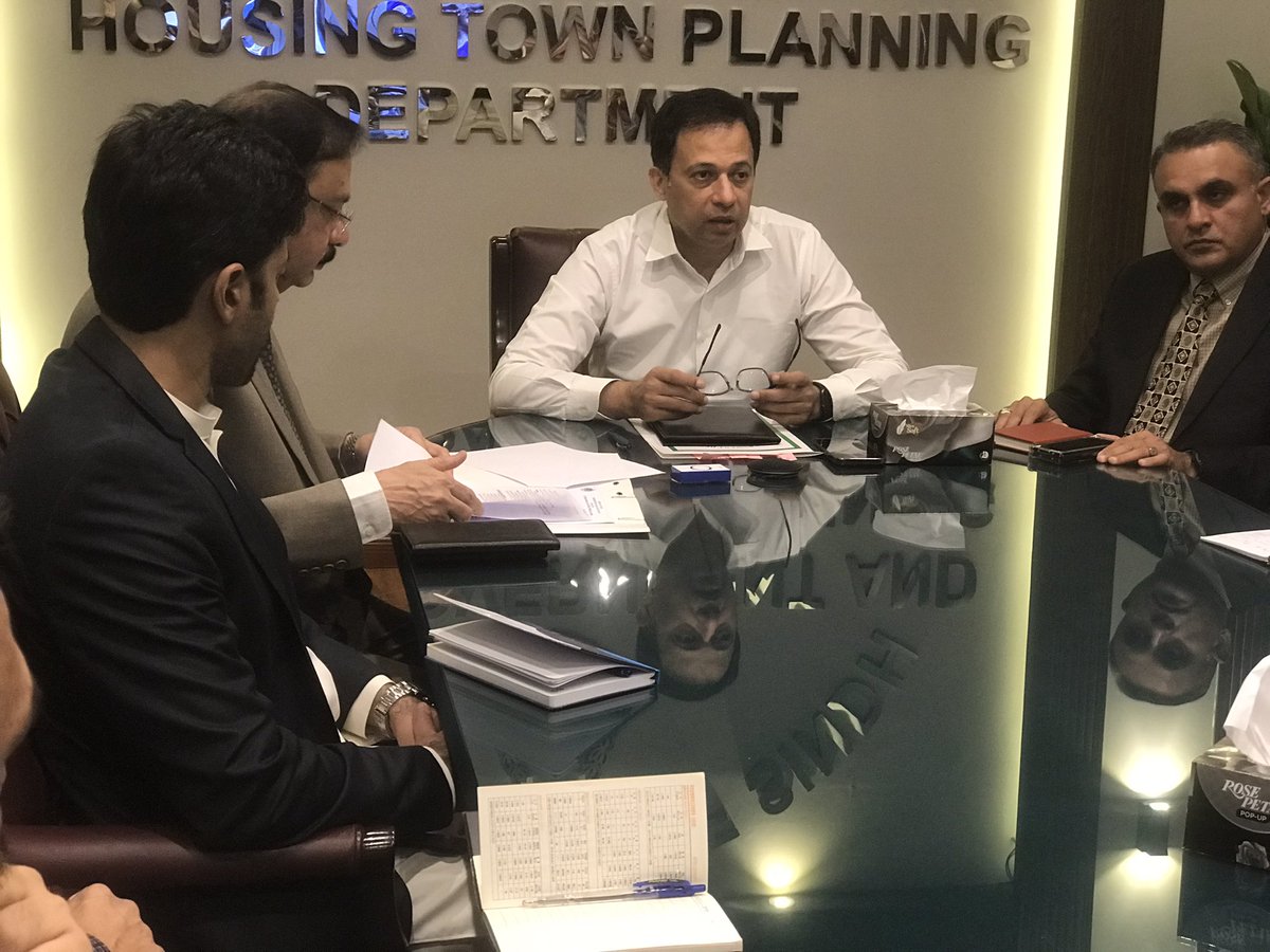 SindLg's tweet photo. Additional Chief Secretary Local Government Sindh Syed Najam Ahmed Shah chairing the meeting to ensure the safety precautions and health facilities to the sanitary workers. #ACSLGSINDH https://t.co/PIEnSTzyjo