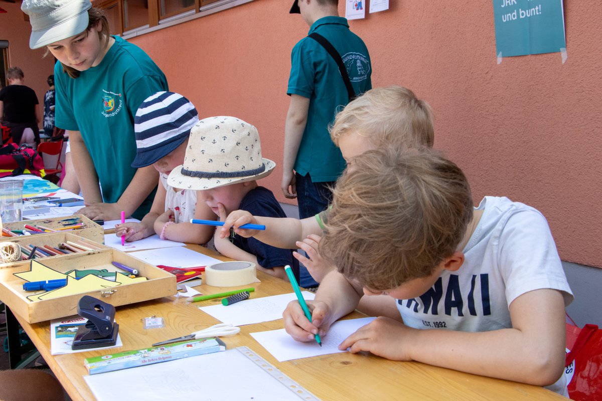 Am Samstag feierte das Bürgerhaus in #Magdeburg Alt-Olvenstedt Geburtstag. Zahlreiche Besucher:innen folgten der Einladung: Eltern mit Kindern, Magdeburgs Oberbürgermeisterin Borris samt Amtsvorgänger Trümper waren unter den Gästen. Das #DRK gratuliert zum 20-jährigen Jubiläum!💐