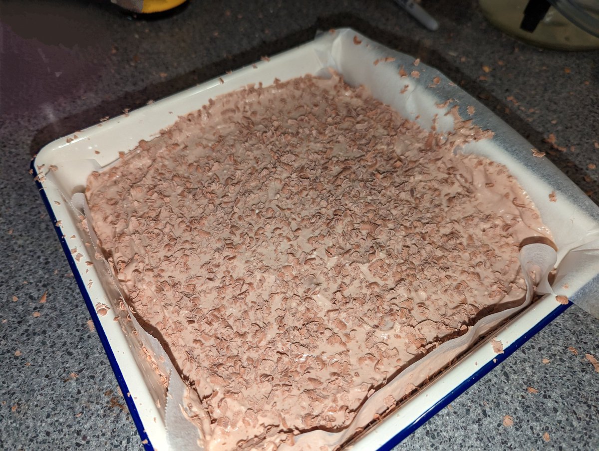 DiamondzValk's tweet photo. If you ever wondered if Valk is wifey material, this Milo cheesecake says w/ chocolate shavings yes 😂 https://t.co/U8jYRUqADY