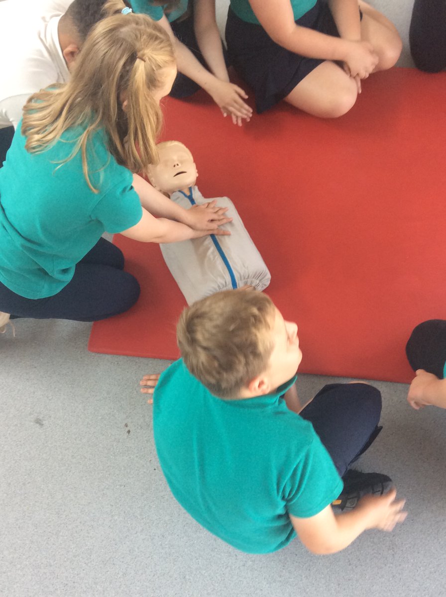 Two of our classes are receiving vital life saving sessions today. #littlelifesavers #firstaid #primaryschool @Child_Leeds @littlelifesavers