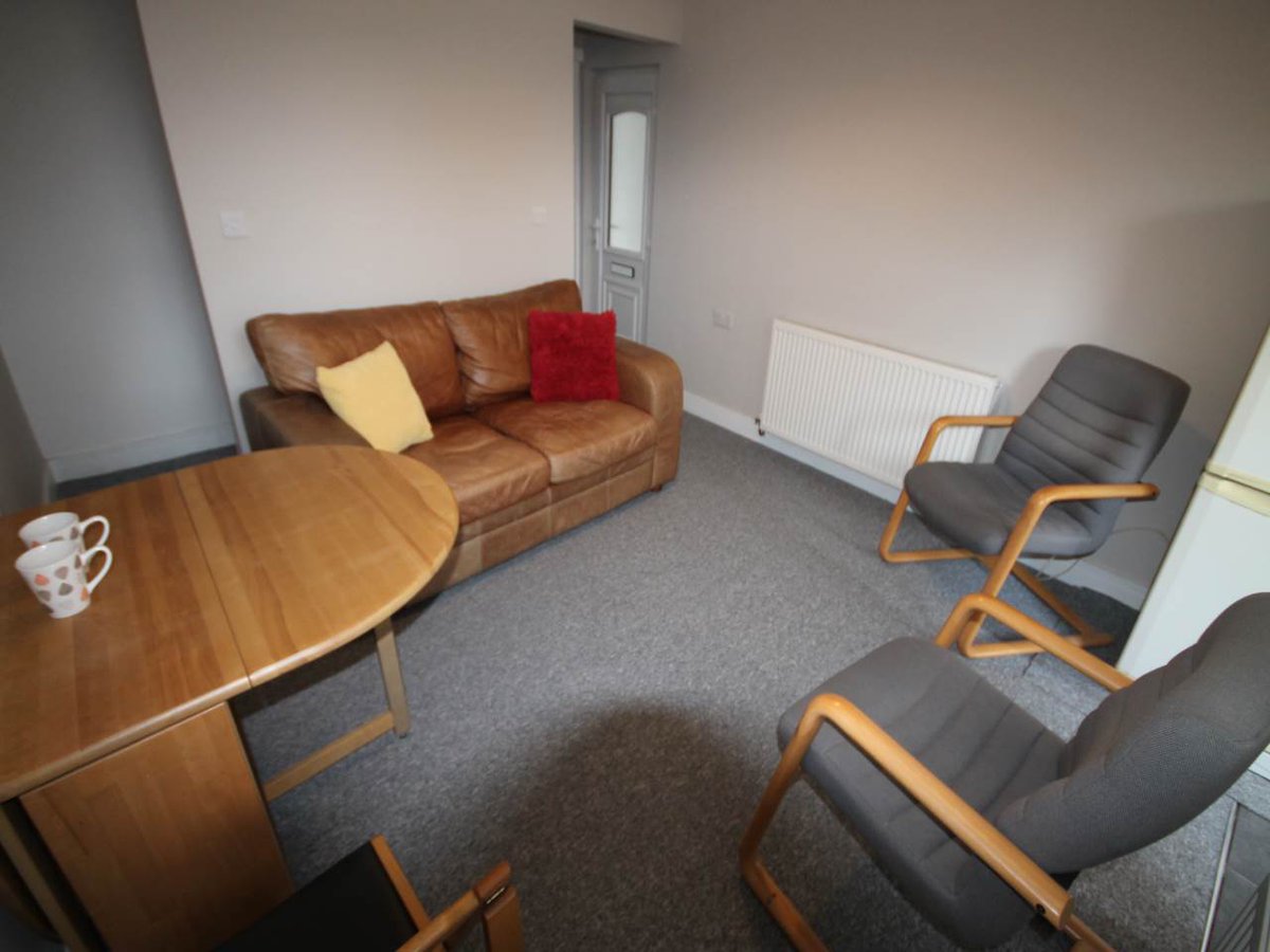 BlueiProperties's tweet photo. Property for Rent - Merchant Street, Derby

****STUDENT PROPERTY**** Delightful 3 double bedroom student property in popular location just off Ashbourne Road.

https://t.co/y7FtjOkkPy

 #derby #property #rent https://t.co/FAIhIdX7AR