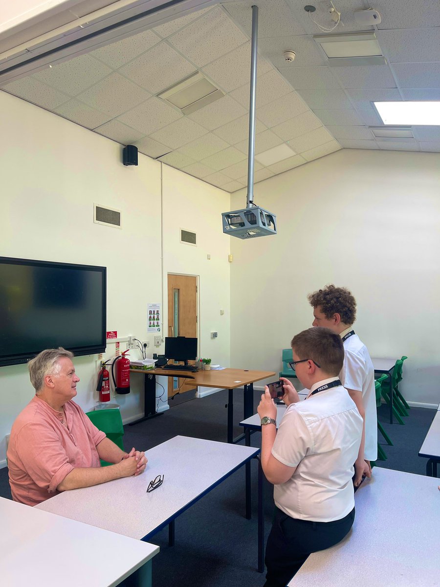 OfficialNUSA's tweet photo. And we’re live! So good to see the tips learned already ‘in action’ as we begin to create our video for #AmazingNUSA! So many brilliant points made by @misssnell58 @FirbeckPrimary too! #CollaborationIsKey 🥳🎥 #TransformationAwards @NovaTrustCEO 📲 ☀️ https://t.co/akRP0kCyL7