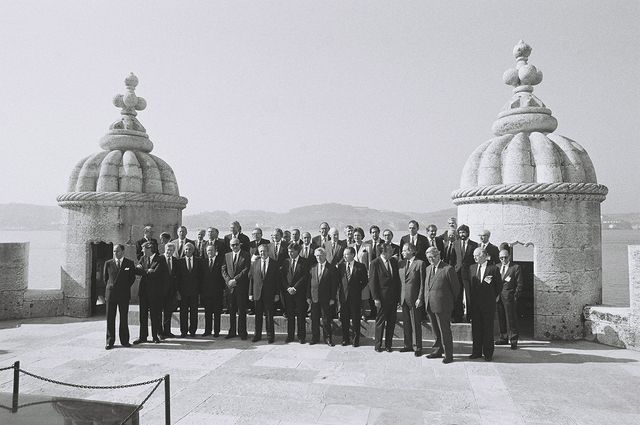Avui es compleixen 38 anys de la firma dels Tractats d'adhesió a la UE 🇪🇺 d'Espanya 🇪🇸 i Portugal 🇵🇹

📷 La firma, #TalDiaComAvui el 12 de juny de 1985. L'1 de gener de 1986 va entrar en vigor l'adhesió dels dos països.

#Espanya  #Portugal #UE #Europa