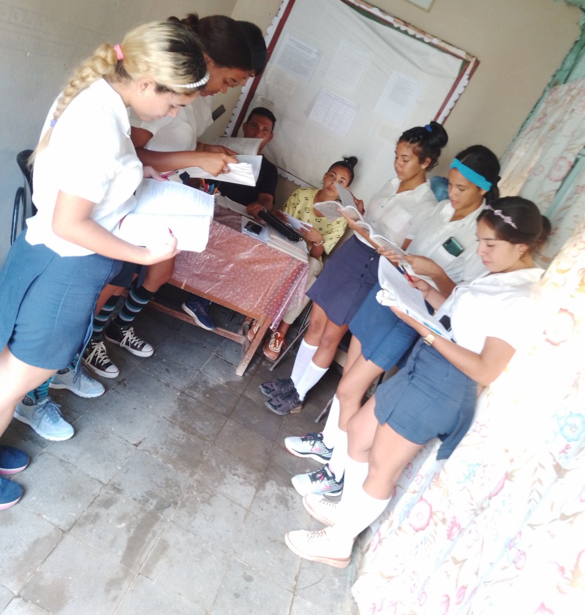 Se realiza actividades con el club de lectura con los estudiantes de 11 no.<a href="/CubaMined/">MINED</a> @demguama <a href="/dpeStgo/">DGE Santiago de Cuba</a> <a href="/SantiagodeCuba/">Santiago de Cuba</a> #Guamá.