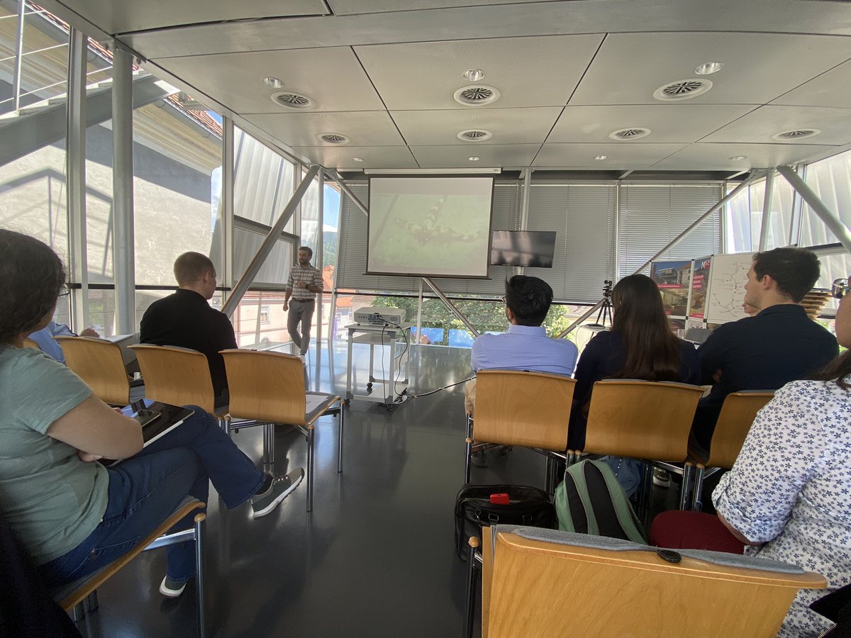 @kashef_reza from @brubotics during his talk about damage detection, heal triggering, damage closure and #selfhealing of #softrobotics at the @SmarTitn training event.