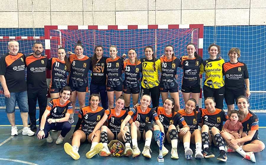 CatHandbol's tweet image. L'@HandbolStVicenc  campió de la Copa Catalana Femenina superant en la final a l'@oargracia. Altres guanyadors de finals femenines de Copa han estat l'@HTerrassa B, el Llavaneres @MaresmeHandbol, el @bmgranollers i el @chpalau.
➡️ cathandbol.cat/femeni/copa-ca…